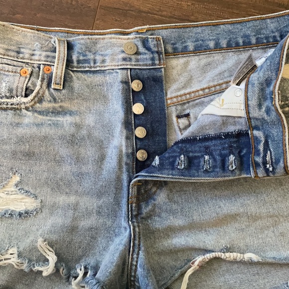 Levi’s Cut Off Shorts Sz  32 - Picture 3 of 9